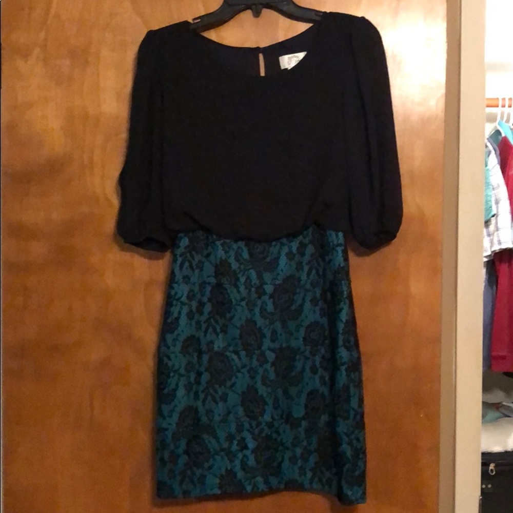 Large 3/4 sleeve dress